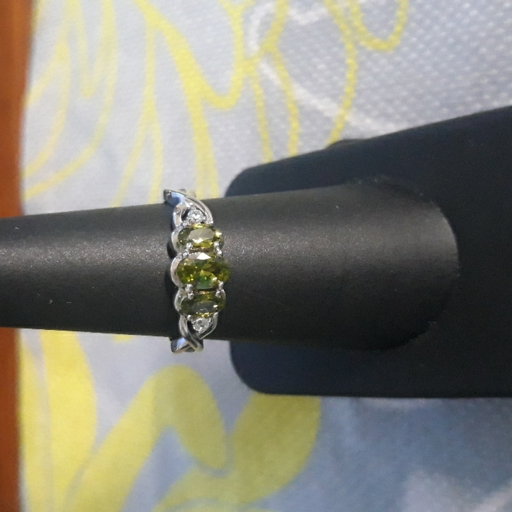Sterling Silver Triple Oval Peridot CZ Ring Sz7